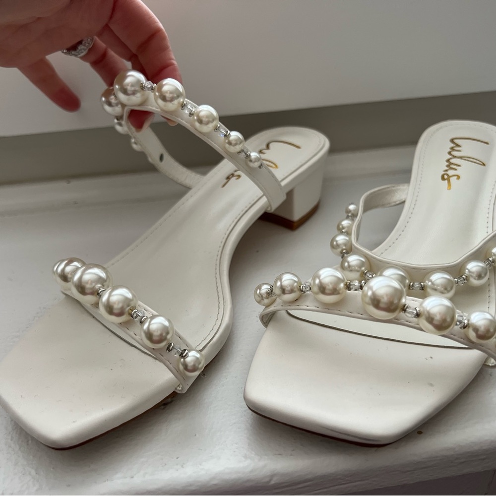 Pearl wedding shoe